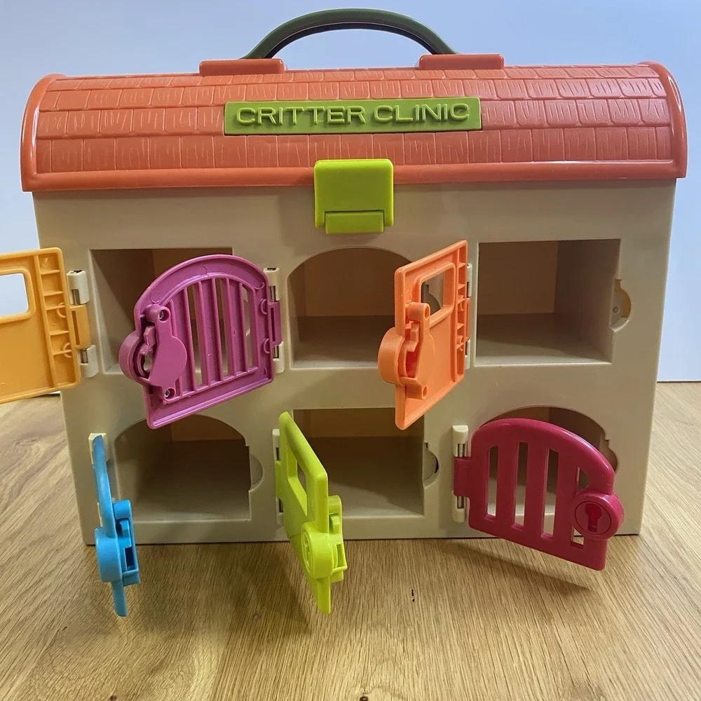 Battat B‎ Critter Clinic Pet Vet Animal Hospital No Accessories Or Figures